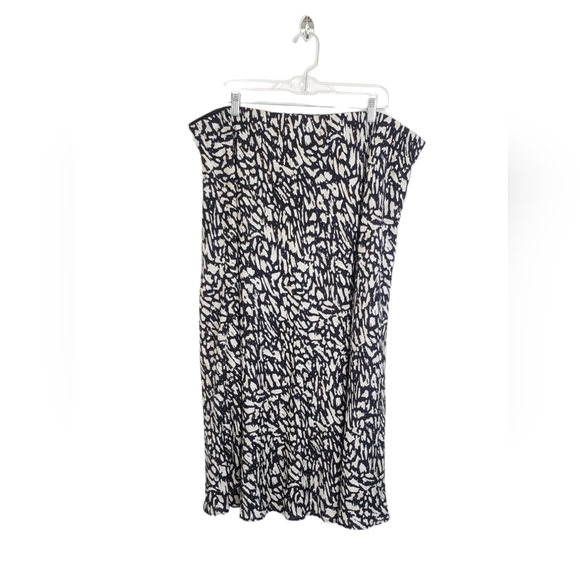 COPY - NWT Nic + Zoe Textured Night Midi Skirt in Black Multi - Picture 3 of 11